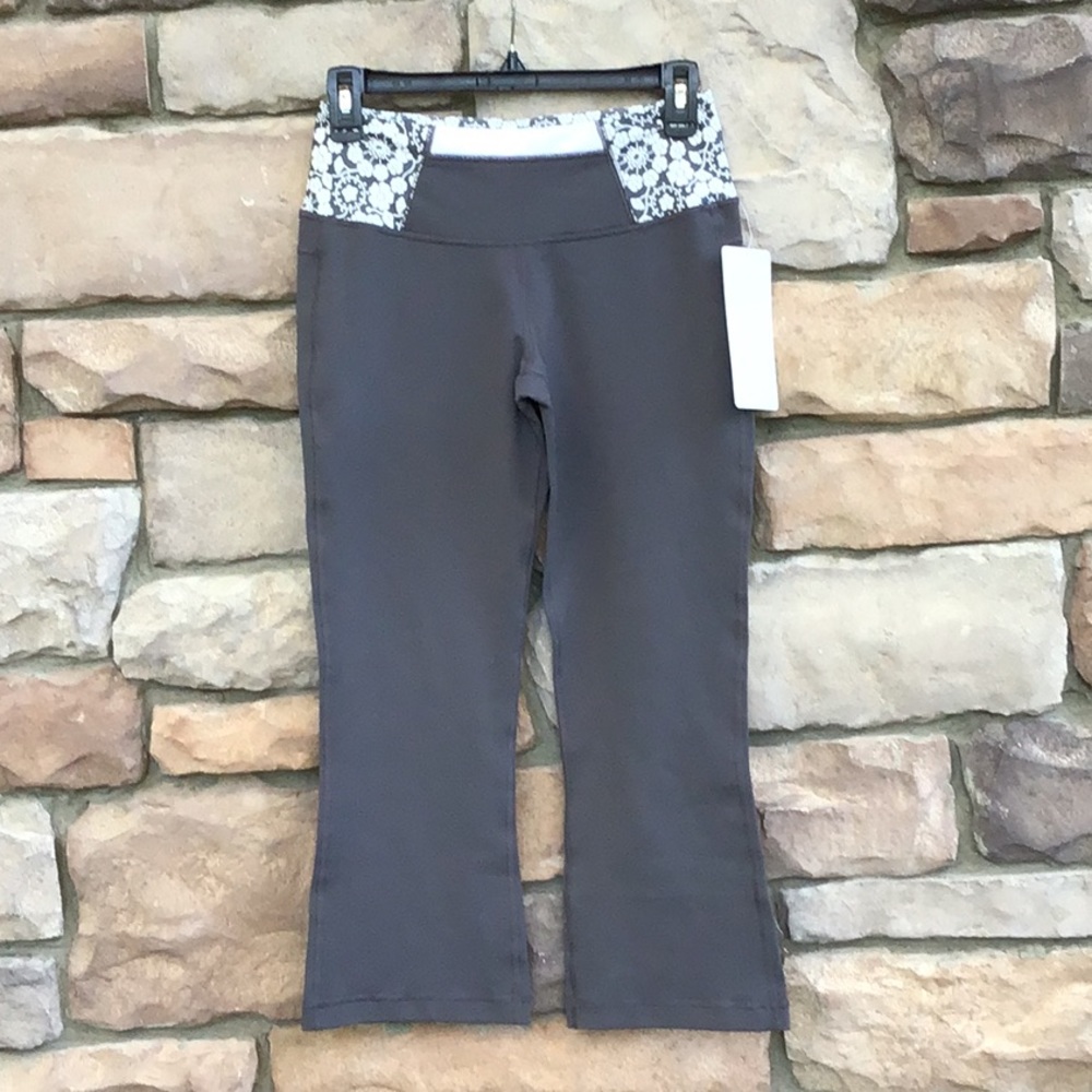 Lululemon Hip To Be Zen Crop